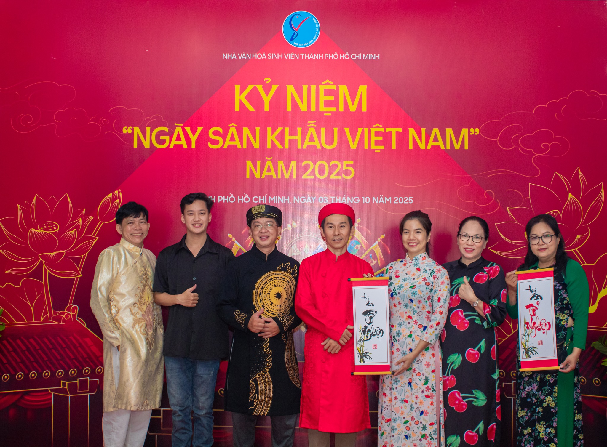 CLB THƯ PHÁP NHÀ VĂN HÓA SINH VIÊN GÓP MẶT TRONG “NGÀY SÂN KHẤU VIỆT NAM” NĂM 2025