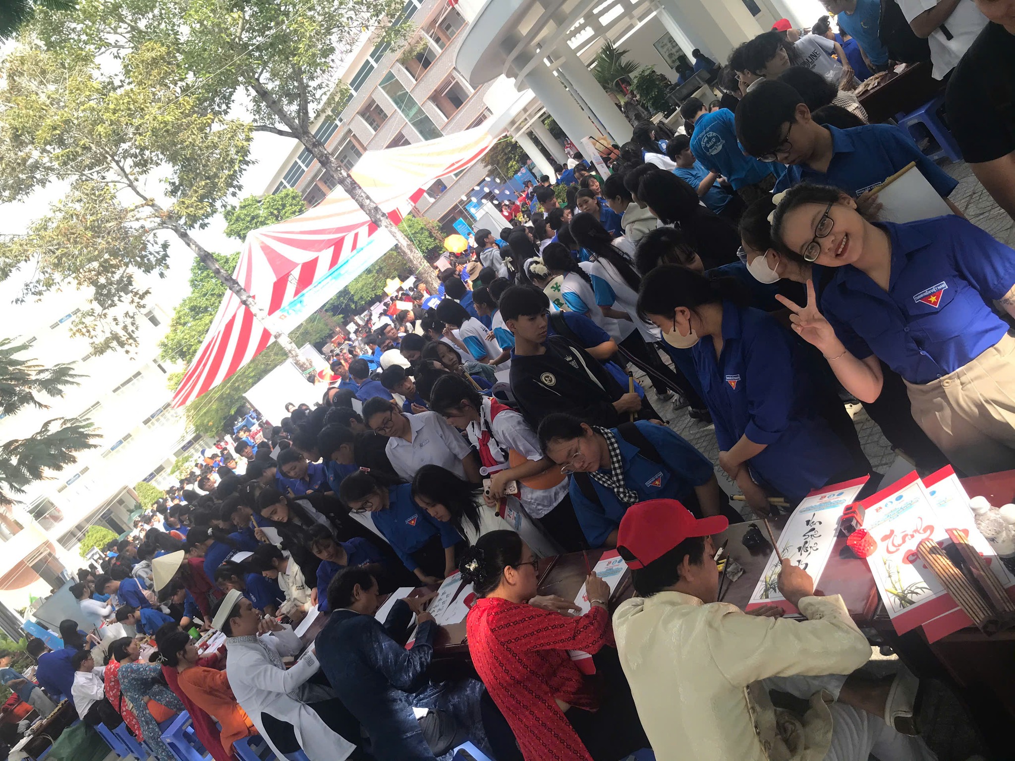 thư pháp, thư pháp gia nguyễn, tranh thư pháp, lớp thư pháp, học thư pháp, lớp thư pháp cơ bản, lớp thư pháp tphcm, ông đồ viết thư pháp, viết thư pháp theo yêu cầu, lớp thư pháp, ông đồ (3)