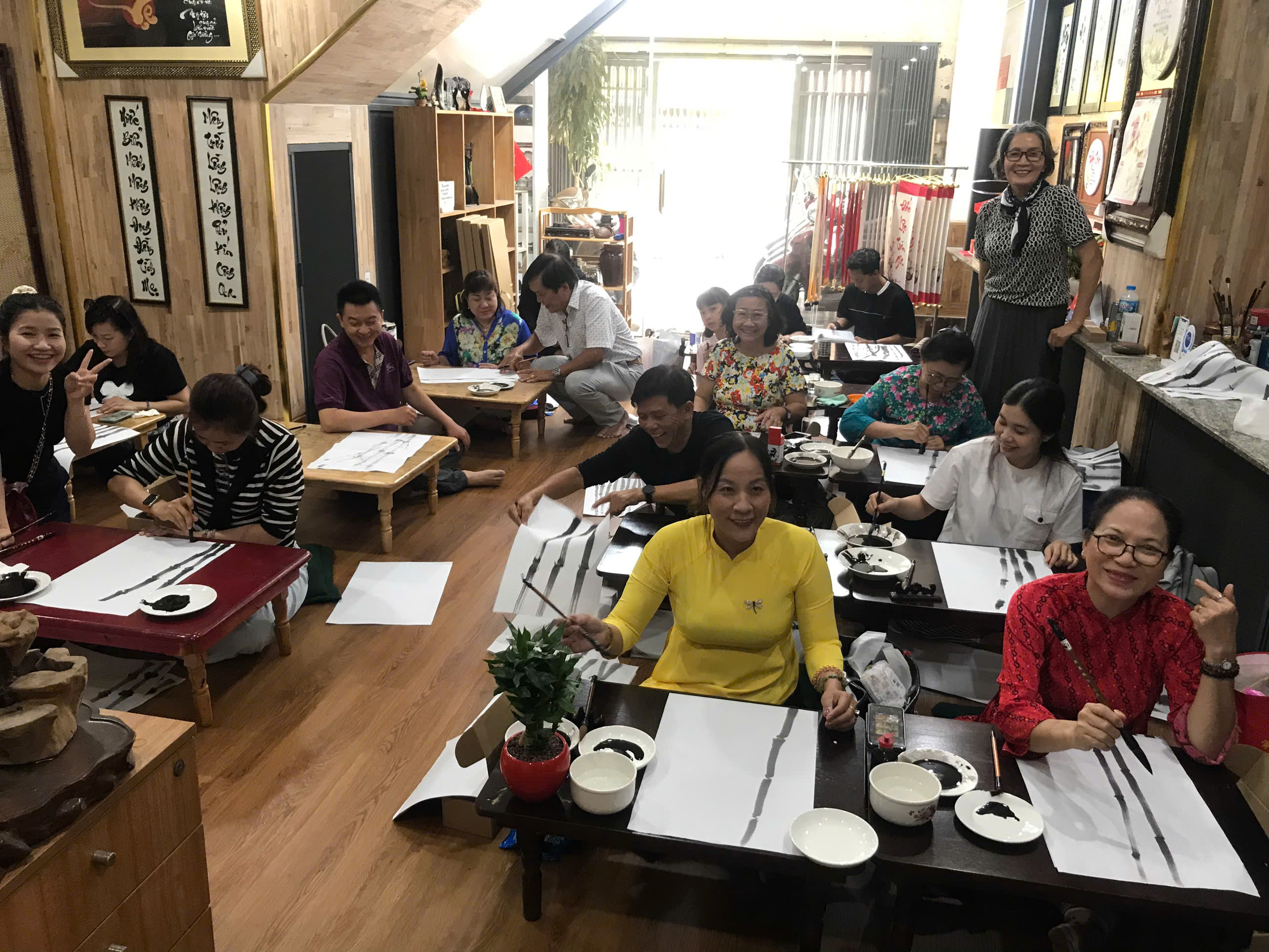 TẠI SAO N&Ecirc;N HỌC THƯ PH&Aacute;P KẾT HỢP VẼ TRANH THỦY MẶC?