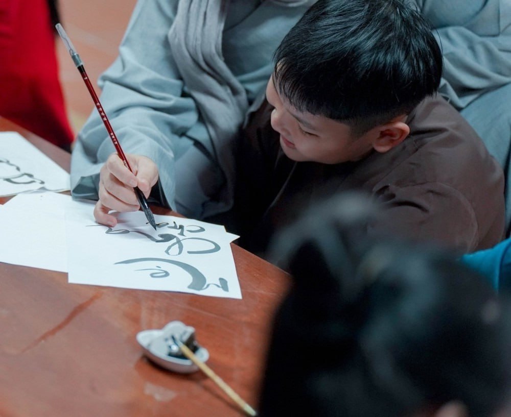 THIẾU NHI CÓ NÊN HỌC THƯ PHÁP KHÔNG?