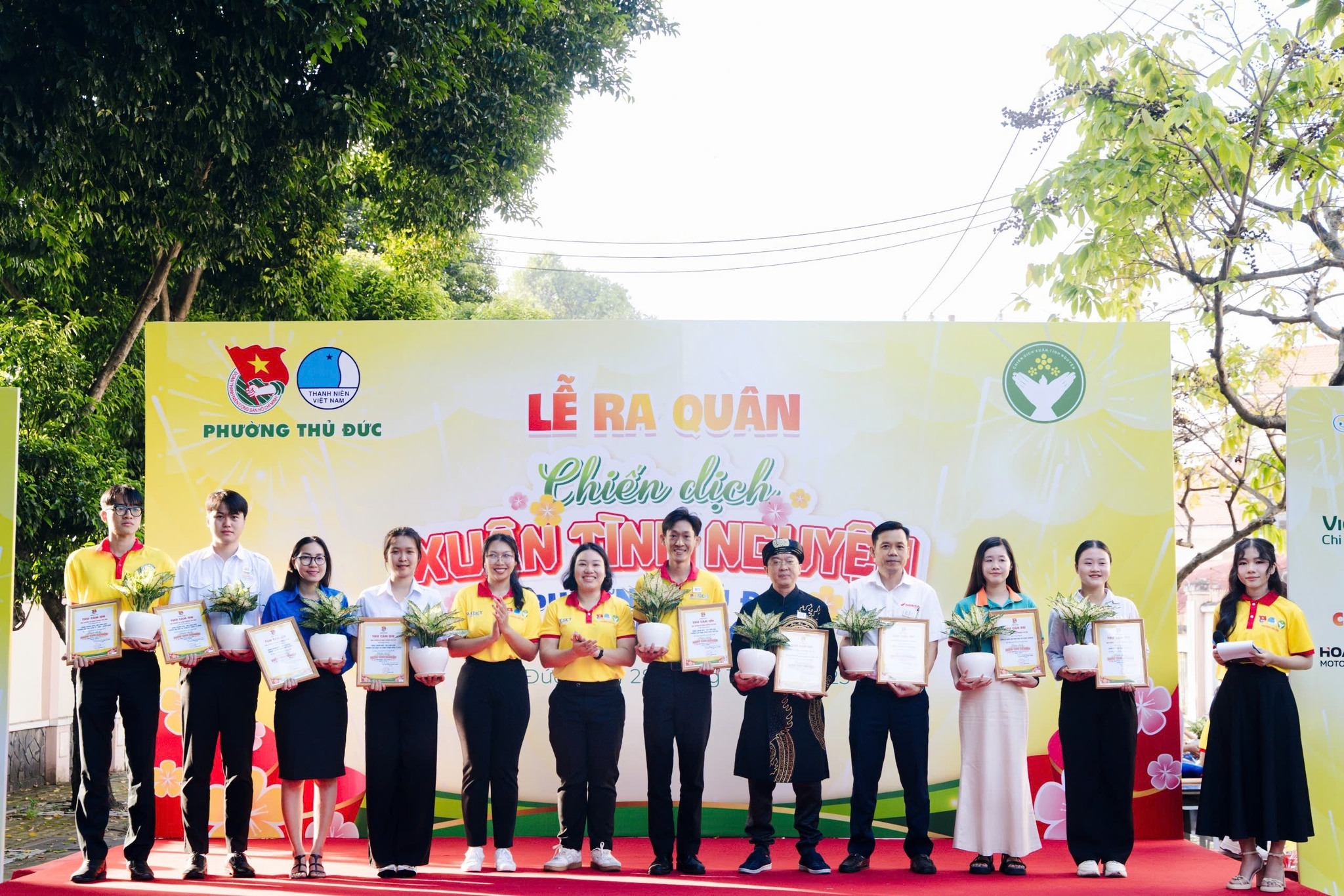 CLB thư pháp tham gia Lễ ra quân Chiến dịch Xuân Tình nguyện năm 2026