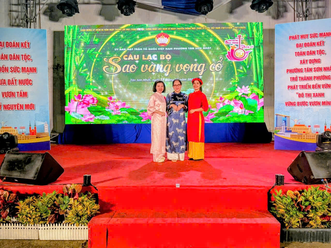 CLB  Viết Tặng Chữ  Thư Pháp Trong Ngày Hội Đại Đoàn Kết Dân Tộc