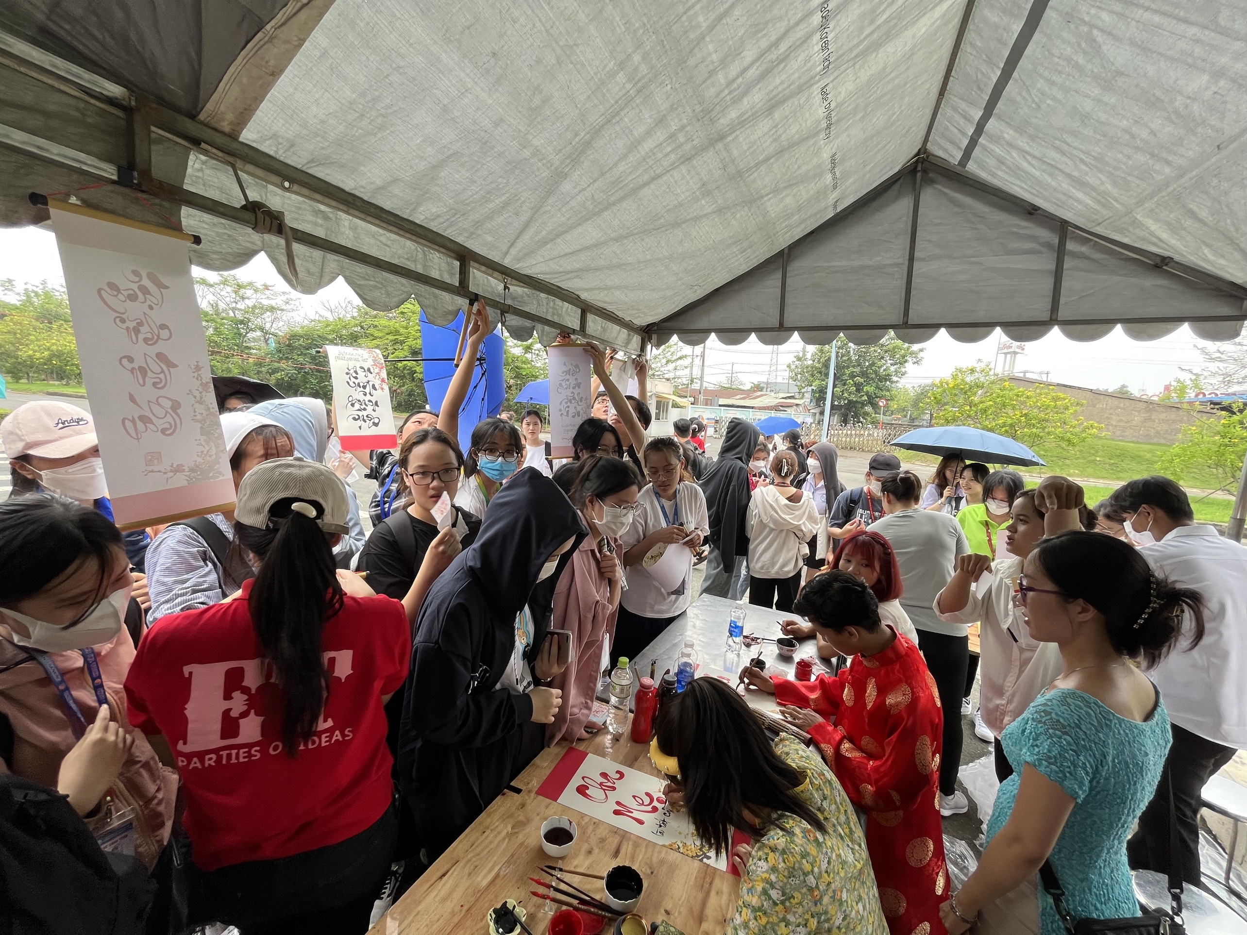 Lễ hội Tết cổ truyền và Ngày hội giao lưu Văn hoá Việt Nam - Lào - Campuchia