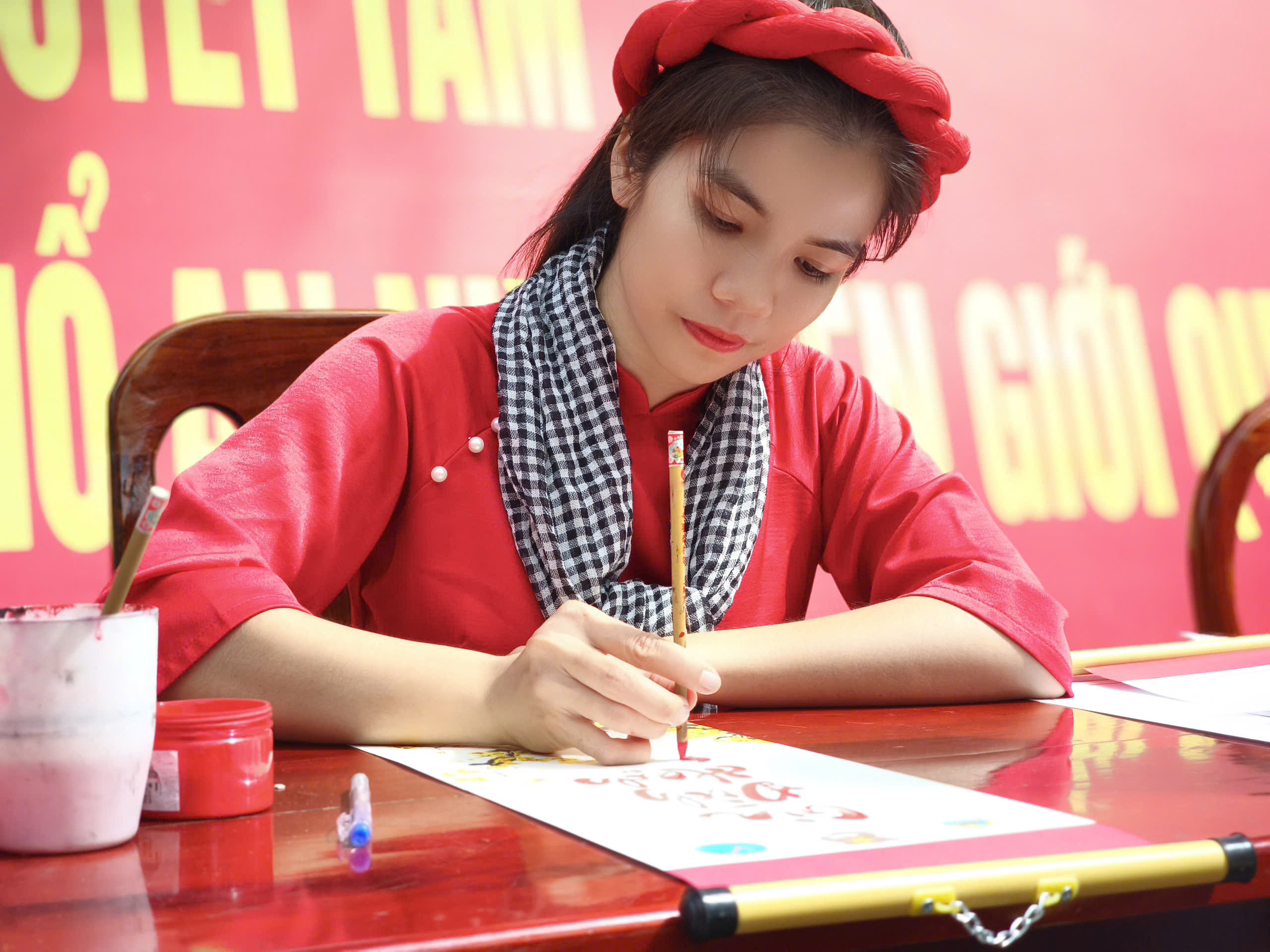 CLB Thư Pháp Tham Gia Viết Tặng Chữ Trong Ngày Hội Đại Đoàn Kết Dân Tộc