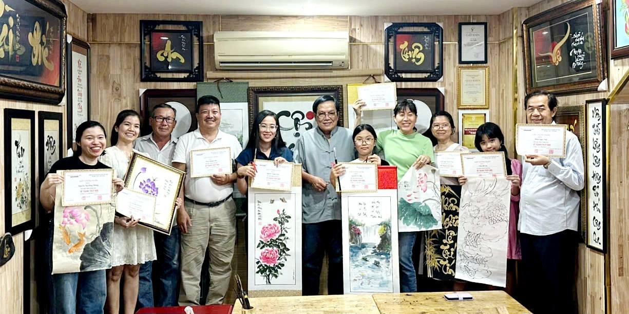 CH&Uacute;C MỪNG TỔNG KẾT LỚP VẼ TRANH THỦY MẶC 